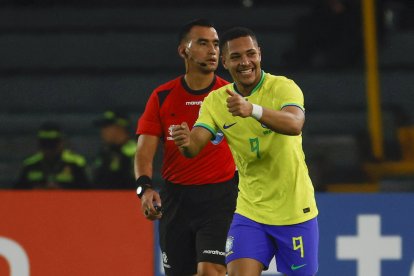Vitor Roque ha sido el autor de los dos goles de Brasil, que derrota a Ecuador.