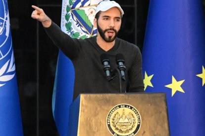 Nayib Bukele inaugura cárcel para unos 40.000 pandilleros