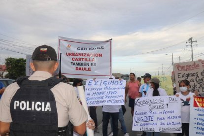 Plantón en los exteriores de la urbanización Castilla provocó tráfico vehicular en la vía a Salitre