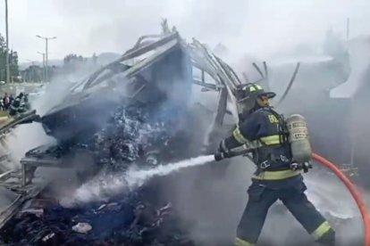 Los bomberos sofocaron las llamas.