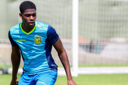 Garis Mina, de 19 años, es uno de los centrales de la Tri