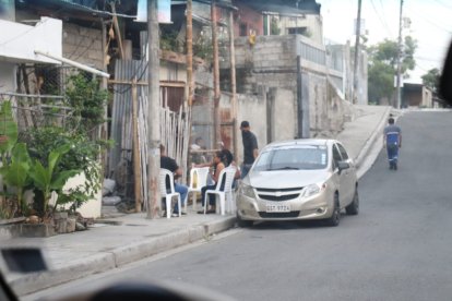 Allegados acudieron al hogar del bebé, en El Fortín, para velar sus restos.