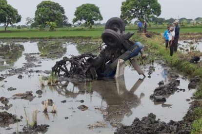 Al parecer, la humedad de terreno hizo que la maquinaria pierda estabilidad.