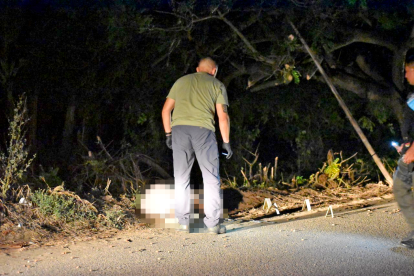 La víctima fue asesinada en una vía oscura de Machala.