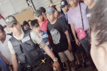 Los agentes llegaron para indagar el crimen del ciudadano.