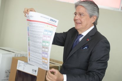 El presidente Guillermo Lasso ejerció su derecho al voto.