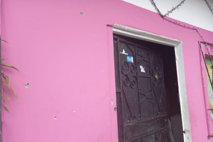 El ataque ocurrió con un arma de fuego, tipo fusil, las víctimas estaban bebiendo.