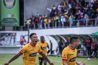 Los goles de Barcelona en Echaleche, Agustín Rodríguez hizo dos y Christian Titi Ortiz puso el de la victoria.