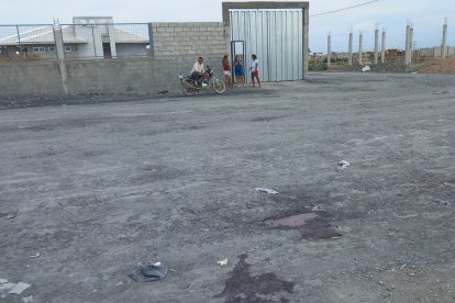 Moradores pensaron que se trataba de un borracho. Estuvo dos horas agonizando.