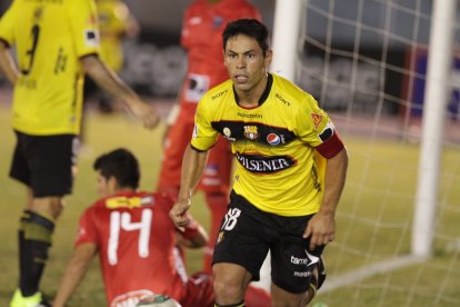 El emblemático jugador del Ídolo reveló que el presidente del club le abrió las puertas de la institución para seguir ligado a la entidad.