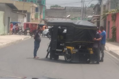 El conductor de esta tricimoto fue baleado en la parroquia Pascuales.