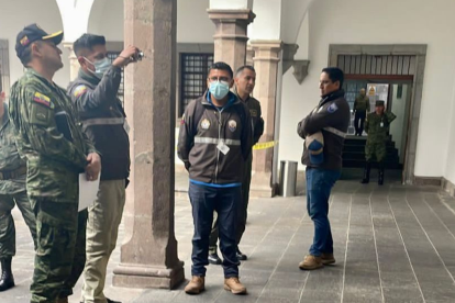 Los agentes fiscales ingresaron al despacho de la subsecretaría Jurídica de Presidencia.