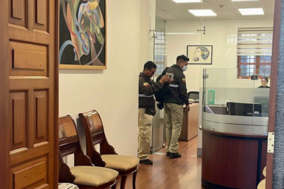 Fiscalía realizó allanamientos en Carondelet.