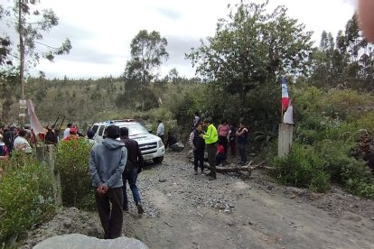 El cadáver fue encontrado en un camino de tercer orden, en el cantón Guano.