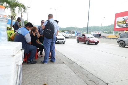 Familiares de Brando Borja llegaron a la morgue. Están consternados, piden justicia.