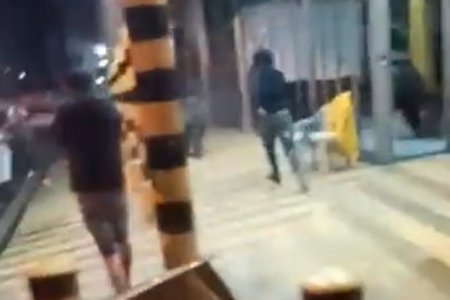 Los sicarios grabaron desde el momento en que llegaron en un auto, se bajaron, dispararon, persiguieron a su víctima y la mataron.