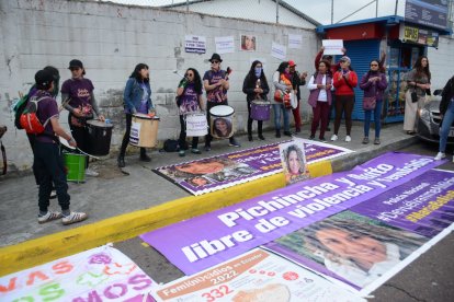 Familiares de la víctima se dieron cita en la Casa de la Justicia de Carcelén, norte de Quito. La diligencia se instaló.