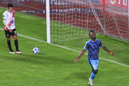 El Nacional ‘aplastó’ a su par boliviano en La Paz y apunta en casa completar la fiesta en su casa con la clasificación a la segunda fase.