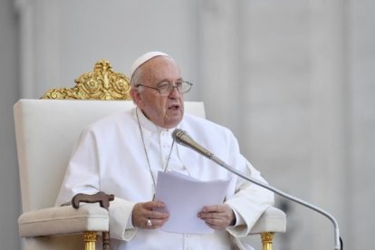 El papa Francisco lamenta la tragedia ocurrida con la muerte de al menos 40 migrantes en Panamá.