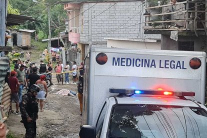 El sospechoso salió disparando a la policía y cayó abatido.