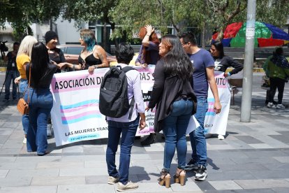 Las mujeres se citaron en las afueras de la plataforma gubernamental, norte de Quito.