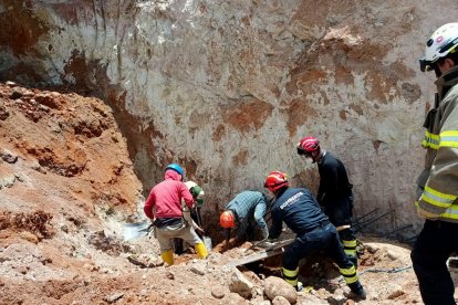 Joven obrero murió aplastado por un deslizamiento de un talud de una edificación