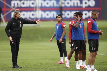 Ricardo Gareca, exdirector técnico de Perú, es uno de los cinco candidatos que maneja la Federación Ecuatoriana de Fútbol (FEF).