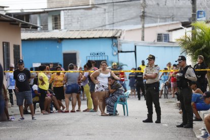 Con seis tiros asesinaron a Catalina. Allegados desconsolados lloraron su muerte.