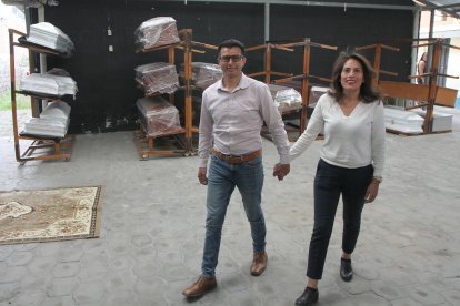 Esta pareja se dedica a tratar fallecidos antes de los sepelios.