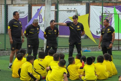 Manuel Uquillas, Washington Muñoz, Juan Madruñero y Marcelo Trobbiani antes jugaron para el ídolo, ahora buscan talentos.