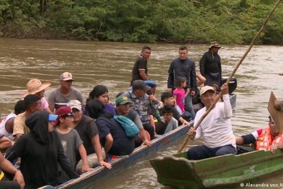 Familias enteras, incluso con niños, se arriesgan a realizar el viaje por el infierno de Darién.