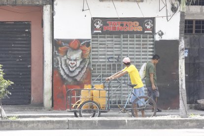 En uno de los casos, en el Guasmo, dos hombres fueron baleados dentro de un local de tatuajes.