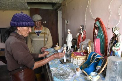 Los habitantes próximos al volcán confían que suceda un milagro.