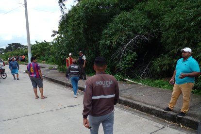 El cuerpo fue localizado por un hombre. La policía llegó para indagar.
