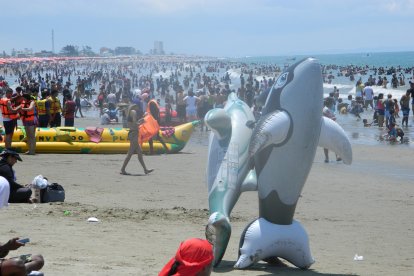 Los turistas  solamente han disfrutado de la belleza del mar, pero sin otras opciones.