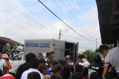 Los moradores de la parroquia San Carlos, en Quevedo, se aglomeraron y se conmocionaron por las muertes.