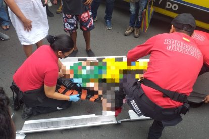 El Cuerpo de Bomberos de Quevedo asistió al comerciante, quien falleció en el hospital.