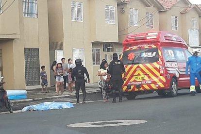 El ataque ocurrió ayer domingo, aproximadamente a las 17:00.