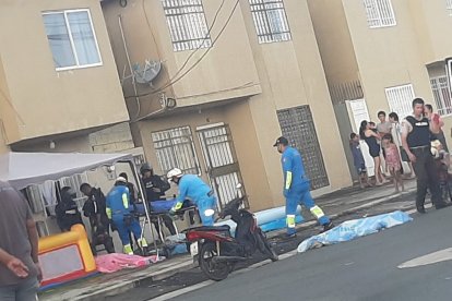 Dos ciudadanos fallecieron y dos mujeres quedaron heridas en esta balacera.