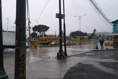 Otros sectores que también se han visto afectados por el aguacero, en este cuarto día de Carnaval son la vía Perimetral y la vía a la Costa.
