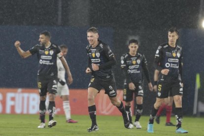 Los Rayados abrieron la serie en Quito.