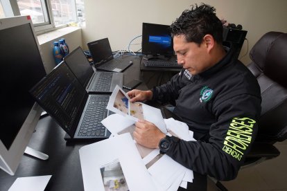 El perito ha sido minucioso en su labor para ubicar a los delincuentes que lo habrían escopolaminado y robado en su departamento.