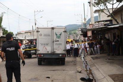 Sobre las 15:00 se registró el hecho violento. No hay capturados por el delito.