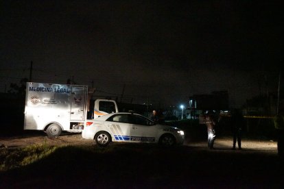 Los policías se demoraron tres horas en levantar evidencias y hablar con testigos.