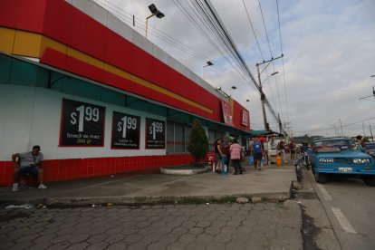 El supermercado fue asaltado.