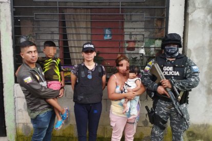 Las autoridades rescataron a los dos menores, quienes peligraban por su vida por el secuestro realizado por su padre.