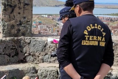 Peritos arqueólogos llegaron al lugar del hallazgo para verificar la autenticidad de los restos.