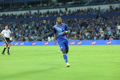 Miller Bolaños fue autor del segundo gol, con el que Emelec se impuso (2-0) a Libertad, en el arranque de la LigaPro.
