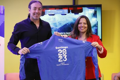 El extenista y actual entrenador, Nicolás Massú (i), durante la presentación de embajadores de los Juegos Panamericanos y Parapanamericanos 2023.