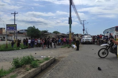 Las víctimas se movilizaban a bordo de una motocicleta cuando fueron atacados por sujetos que se movilizaban en un vehículo.